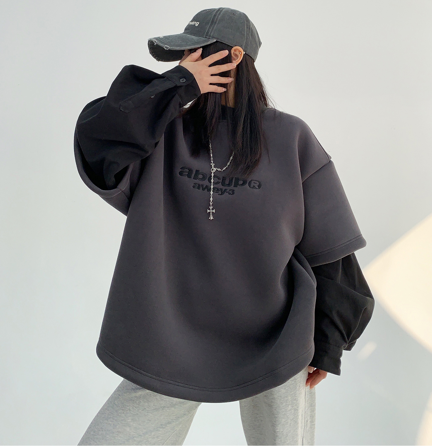 Layered Sleeve Sweatshirt / OS10226