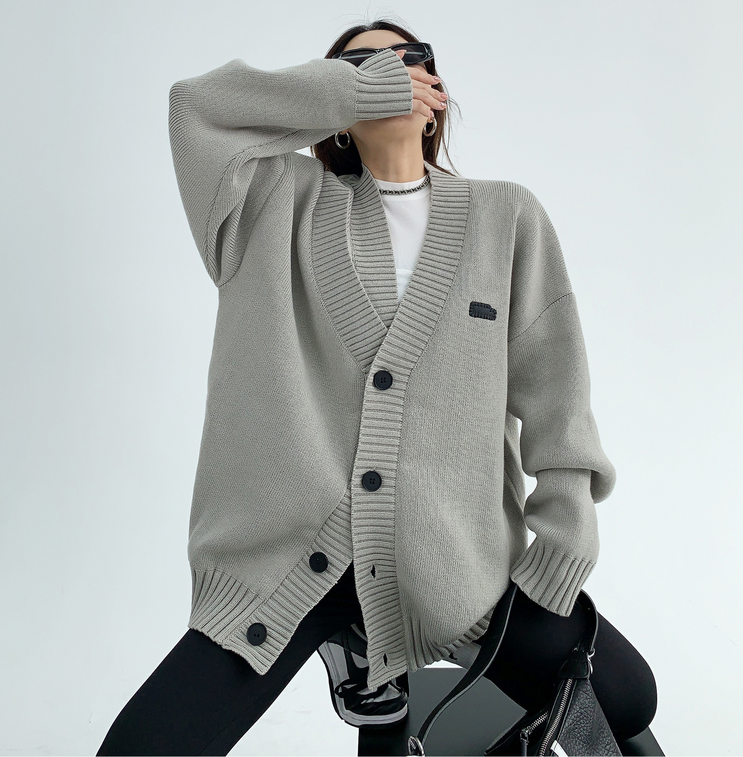 V-Neck Ribbed Cardigan / OS10227