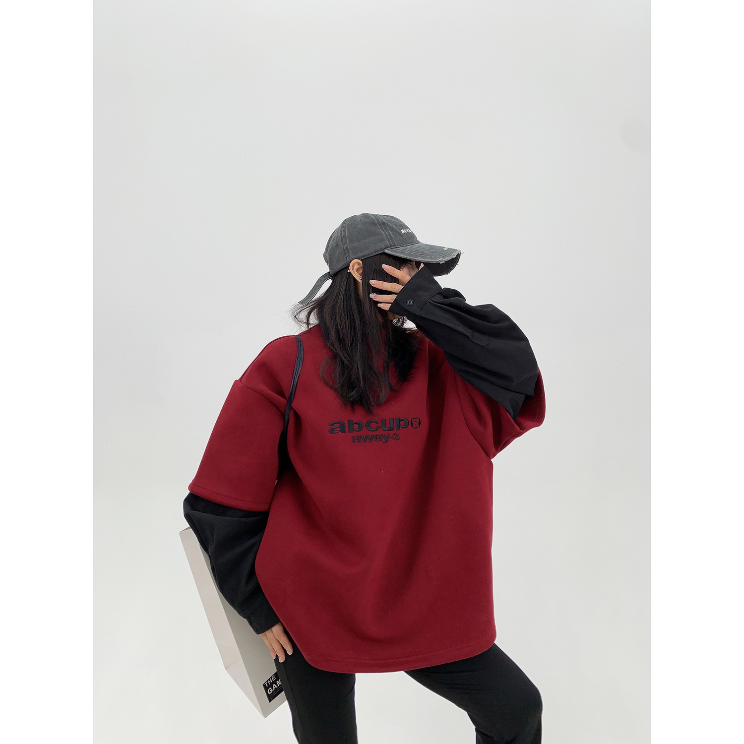 Layered Sleeve Sweatshirt / OS10226