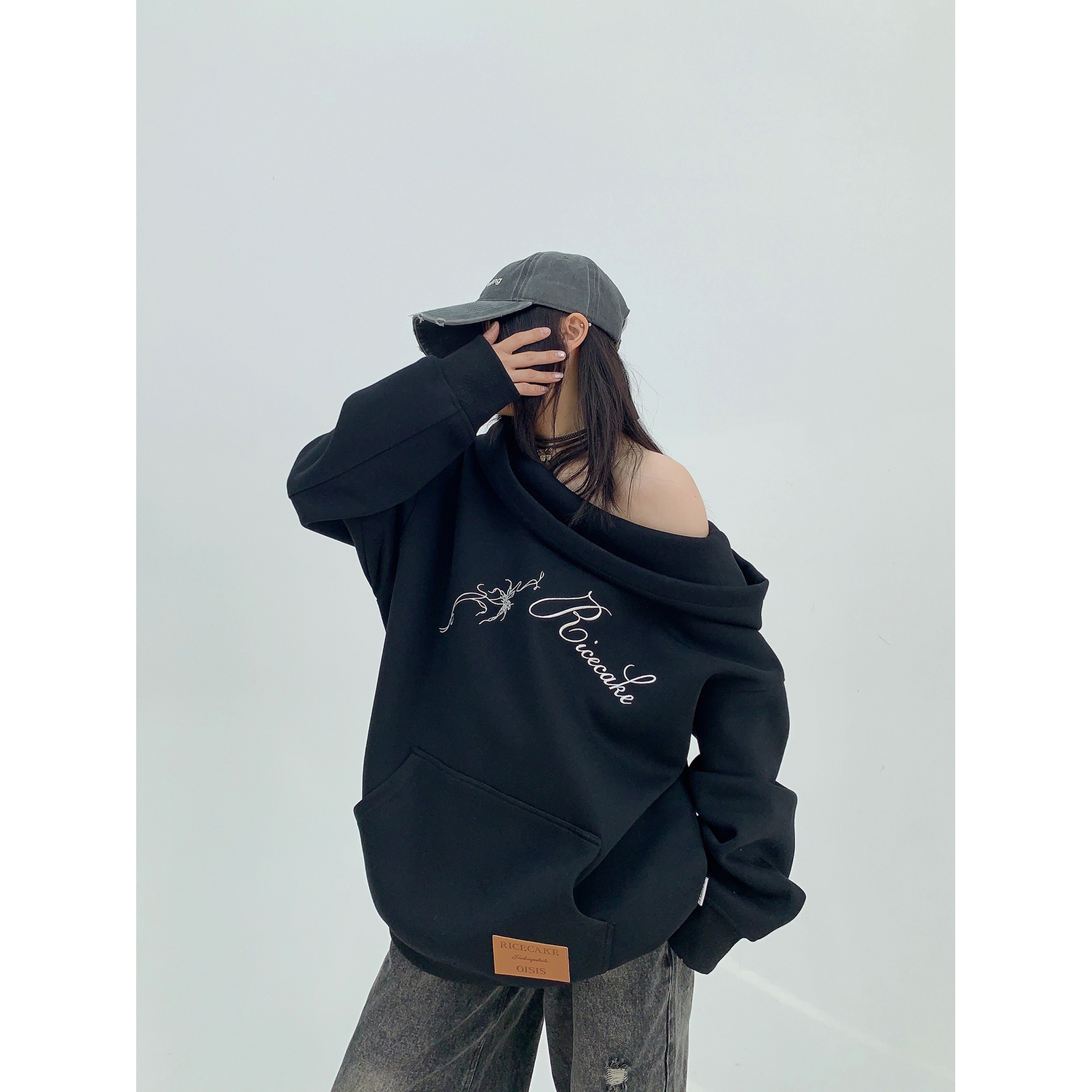 Off-Shoulder Sweatshirt / OS10206