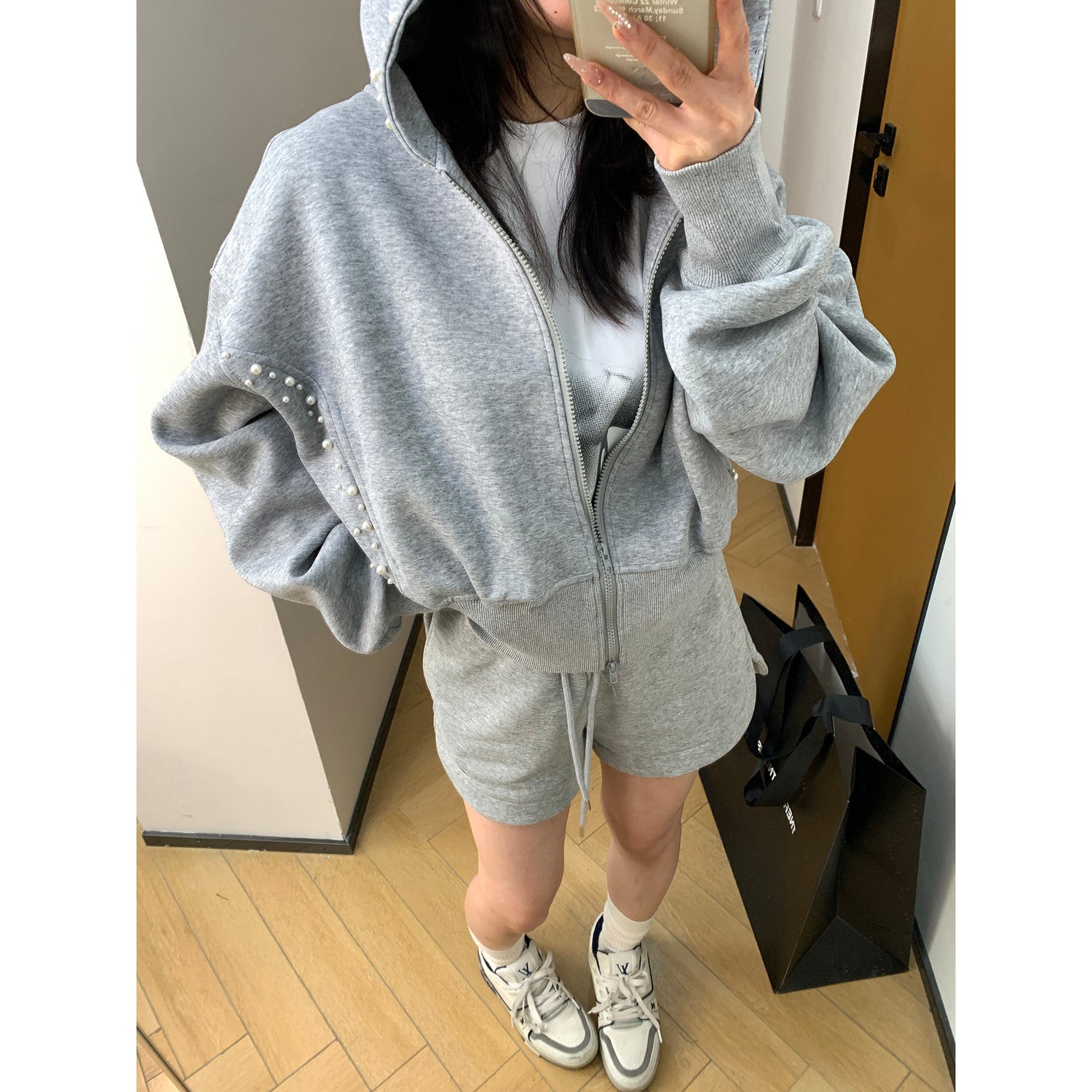 Pearl Cropped Hoodie / OS10357