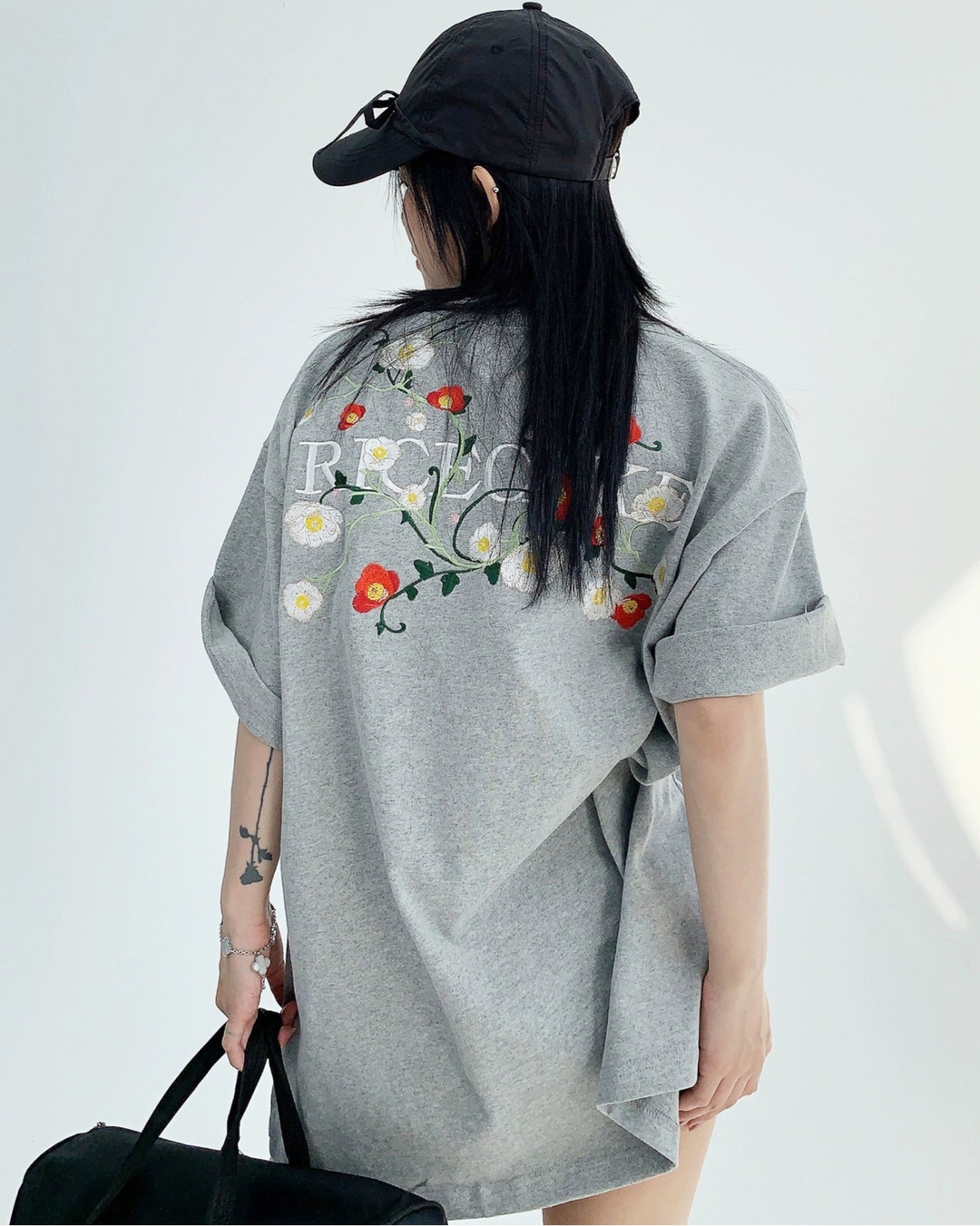Flower Embroidered S-Tee / OS10011